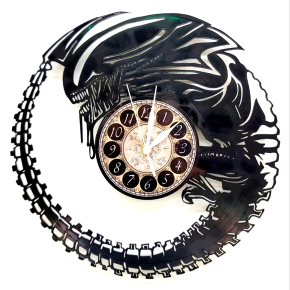 ALIENS XENOMORPH vinyl record clock - Picture 1 of 2